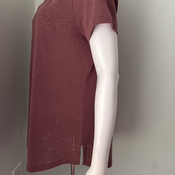 Athleta Breezy Scoop Short Sleeve V-Neck Knit Tee in Hearth Rose Size Medium - Picture 5 of 8